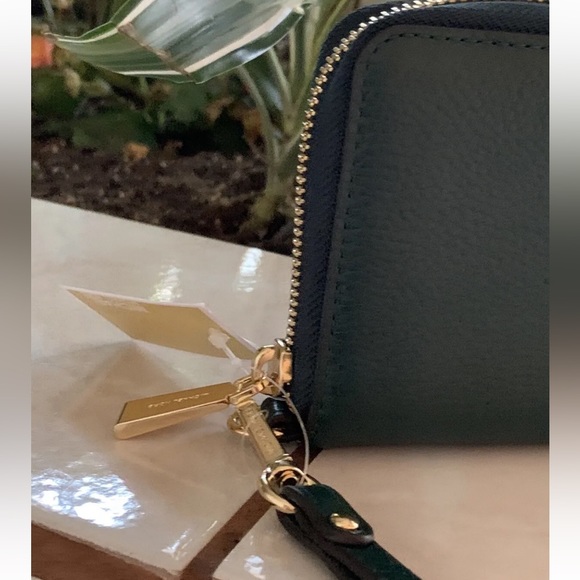MICHAEL KORS JET SET LARGE FLAT GREEN LEATHER WALLET/WRISTLET PHONE CASE NEW TAG - Picture 4 of 12
